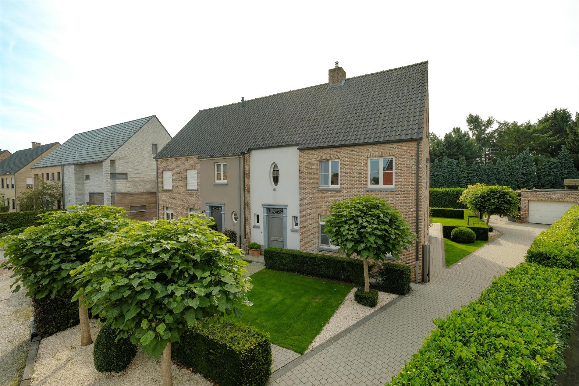 3268246