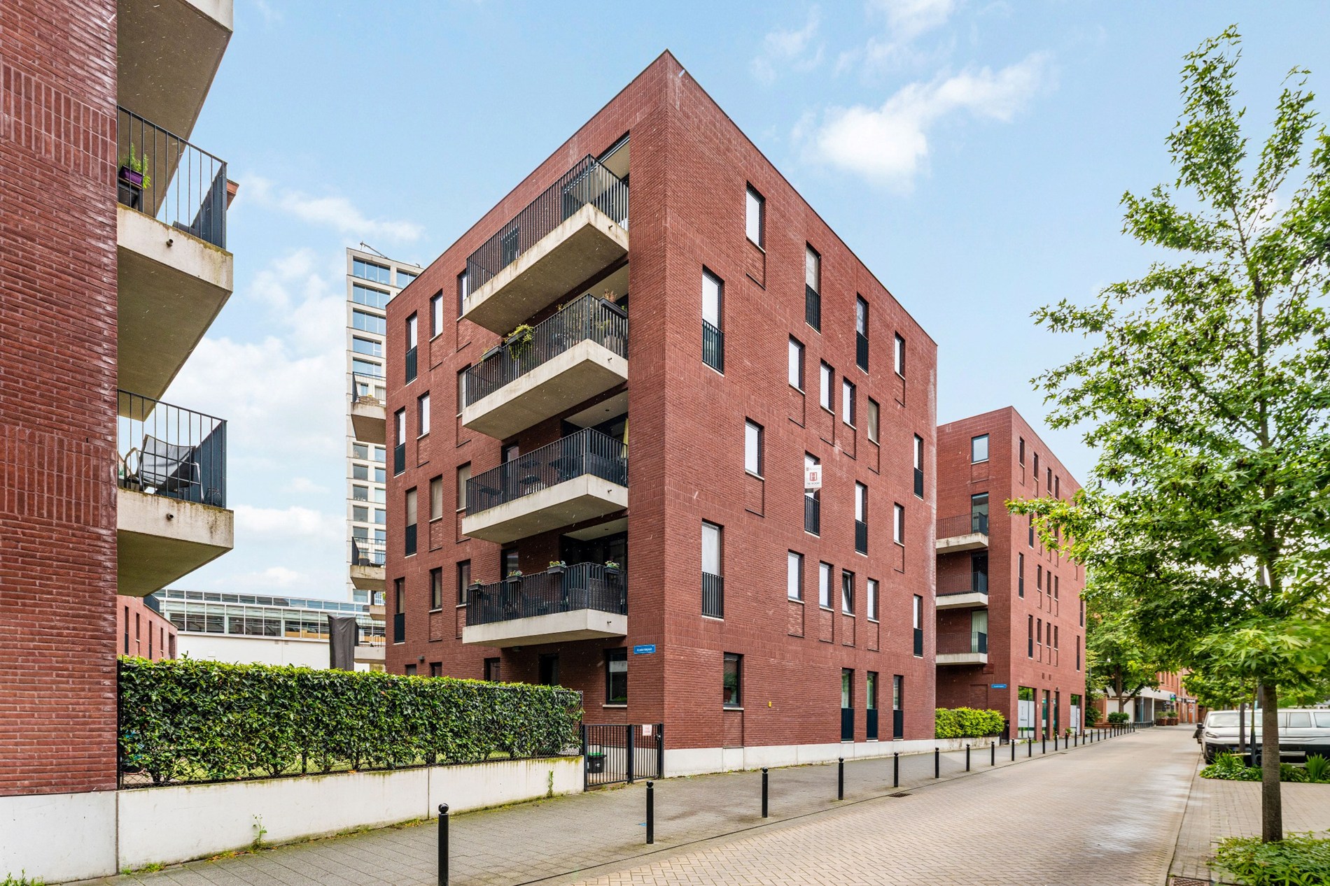 8630186